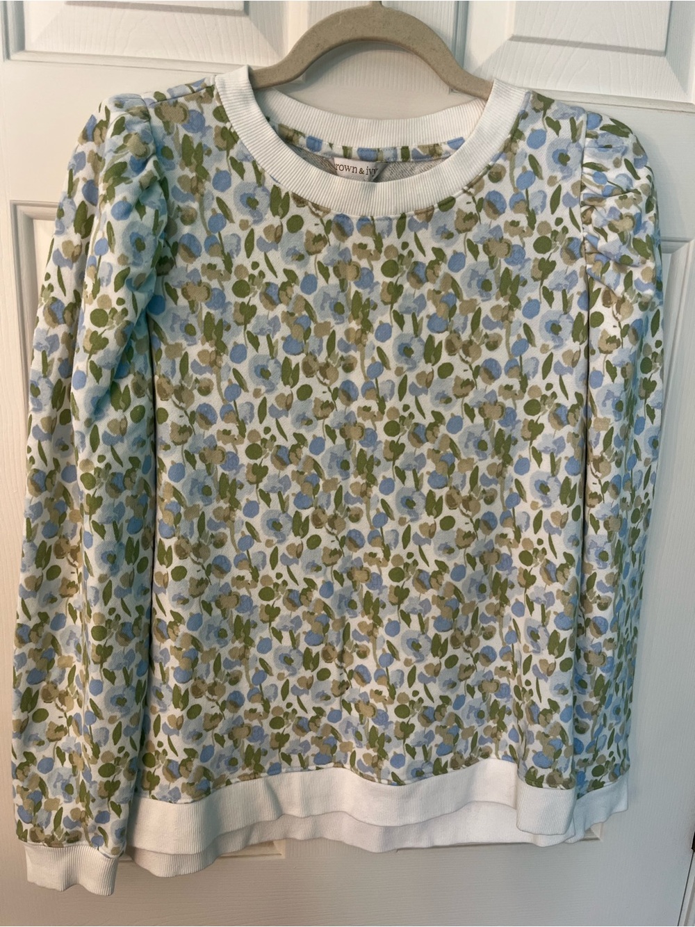 crown & ivy White Crewneck Sweatshirt with Blue and Olive Floral Print Sz Small